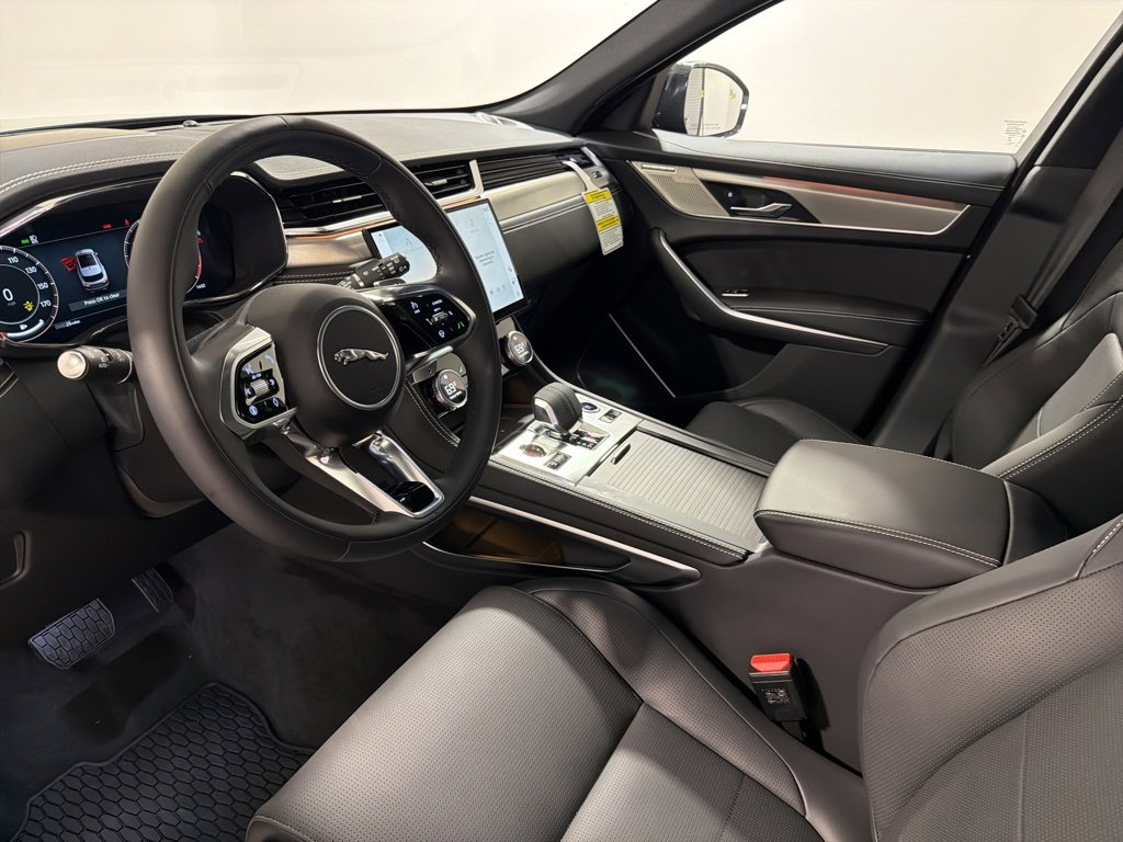 New 2026 Jaguar F-PACE R-Dynamic S image 10