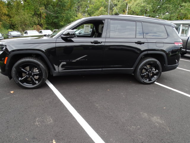 Certified 2023 Jeep Grand Cherokee L Altitude AWD/4WD image 19