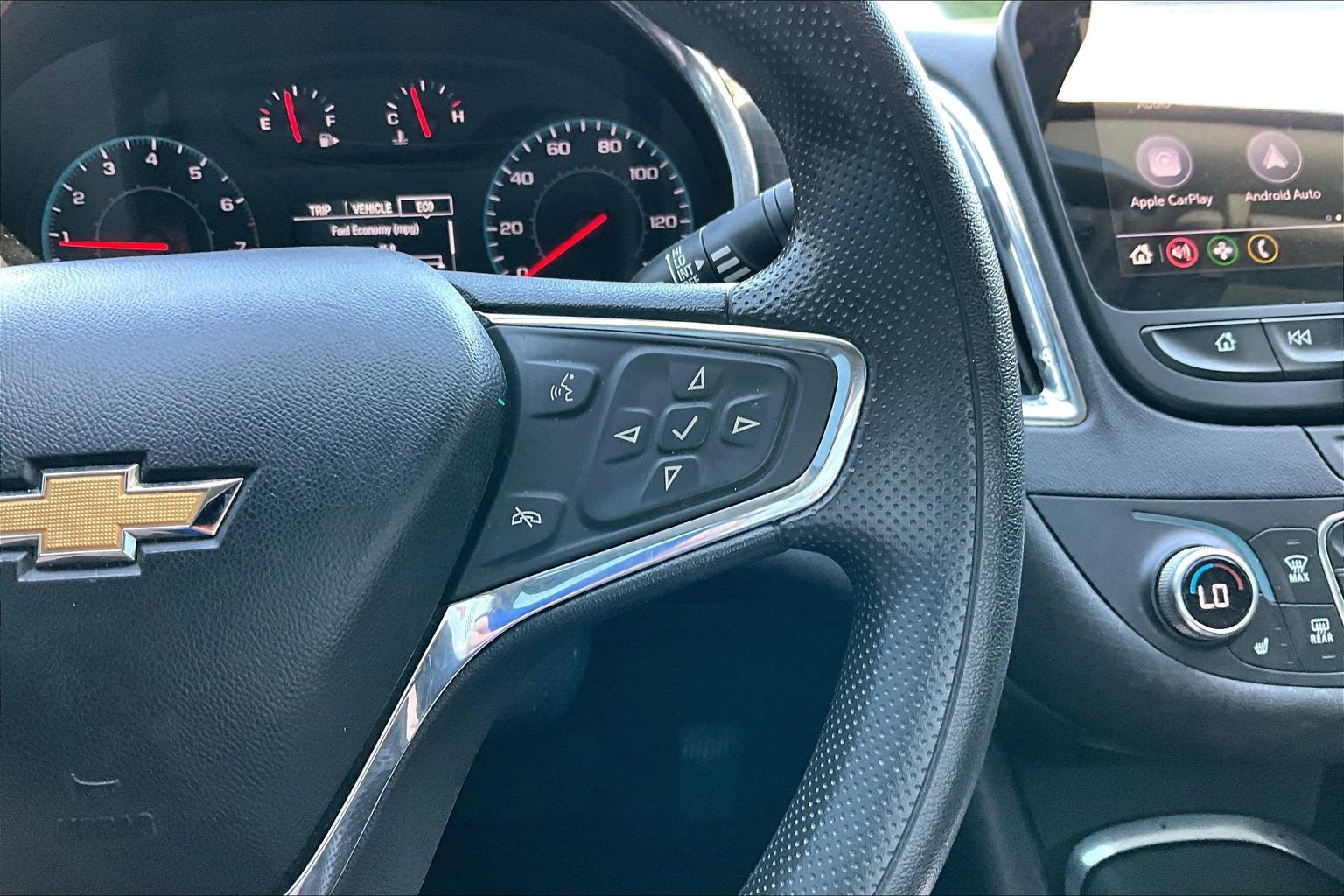 Used 2020 Chevrolet Malibu LT FWD image 19