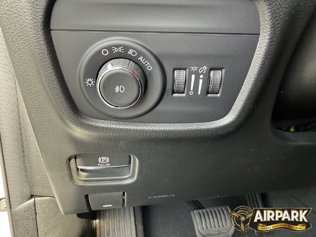 New 2025 Jeep Grand Cherokee Overland w/ Adv Protech Group III AWD/4WD image 14