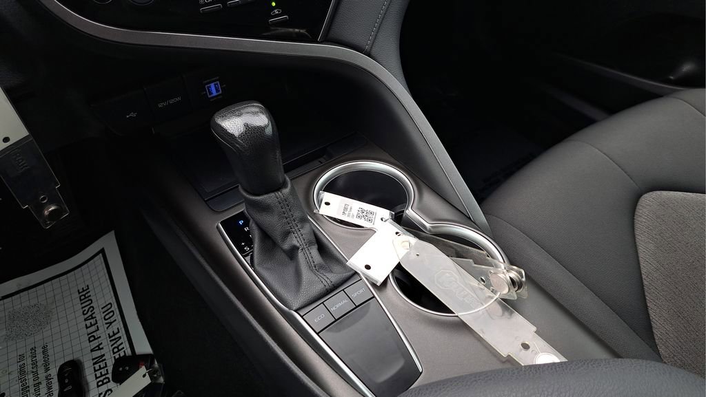 Used 2022 Toyota Camry LE image 18