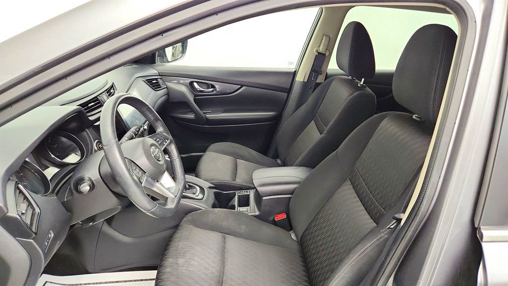 Used 2017 Nissan Rogue SV AWD/4WD image 18