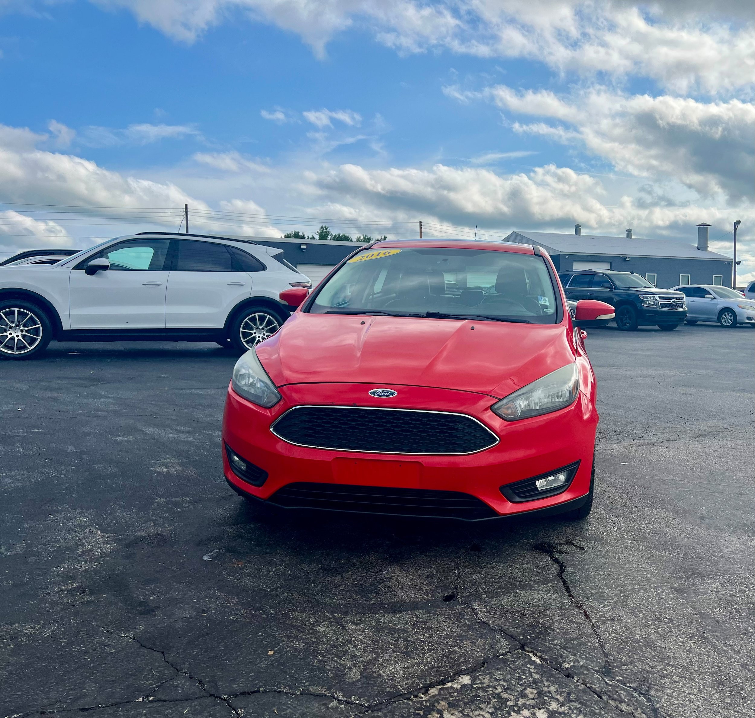Used 2016 Ford Focus SE w/ Equipment Group 201A FWD image 2