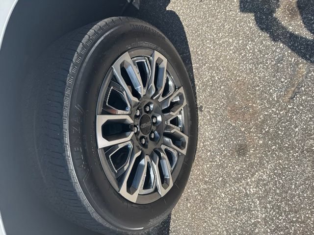Used 2024 GMC Yukon XL Denali Ultimate AWD/4WD image 18