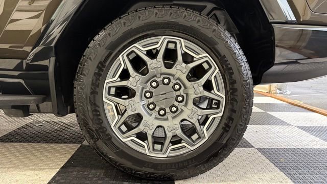 Used 2024 GMC Hummer EV 3X image 10