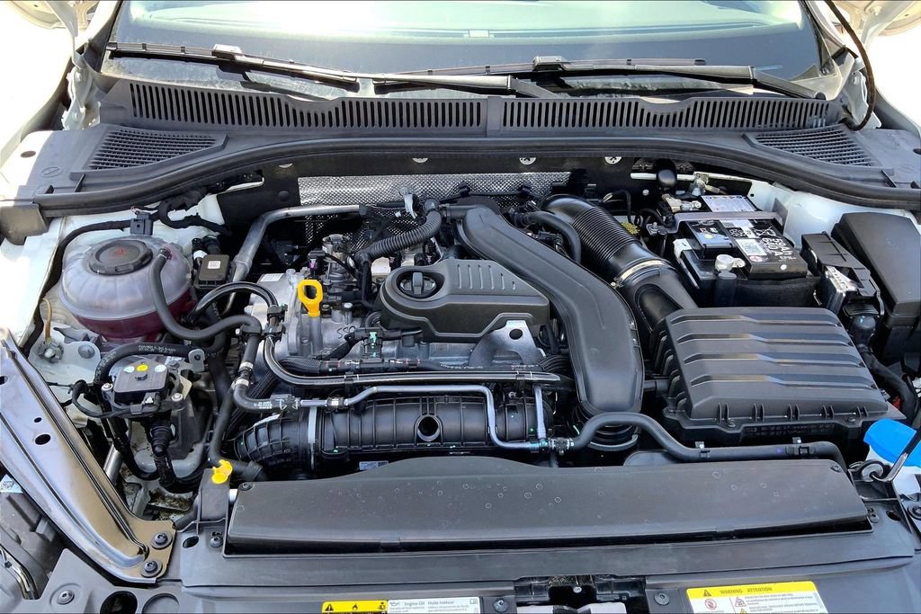 Certified 2025 Volkswagen Jetta SE w/ Sunroof Package FWD image 9