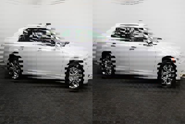 Used 2014 Chrysler 300 C w/ Light Group image 4