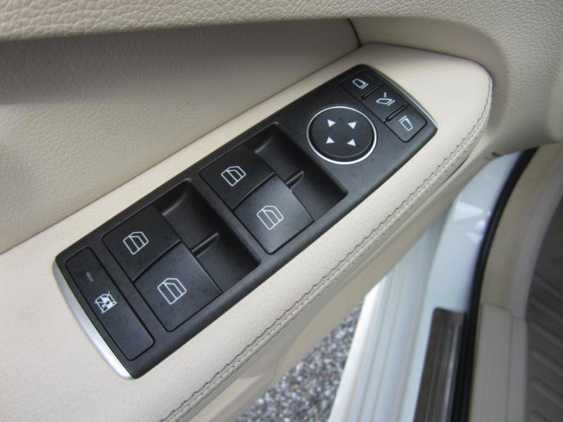 Used 2016 Mercedes-Benz E 350 4MATIC Sedan image 23