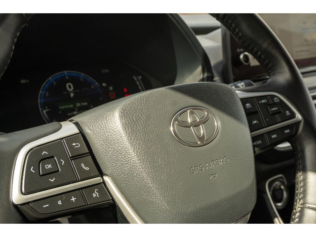 Used 2025 Toyota Grand Highlander FWD image 30