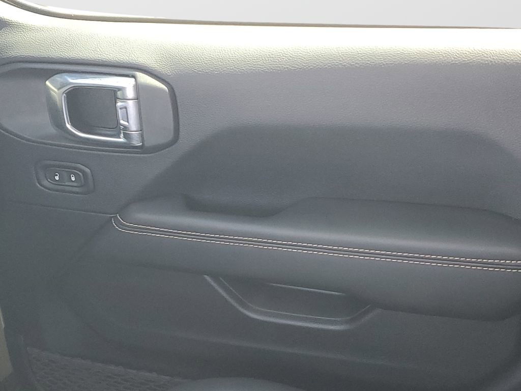 Used 2025 Jeep Gladiator Sport image 16