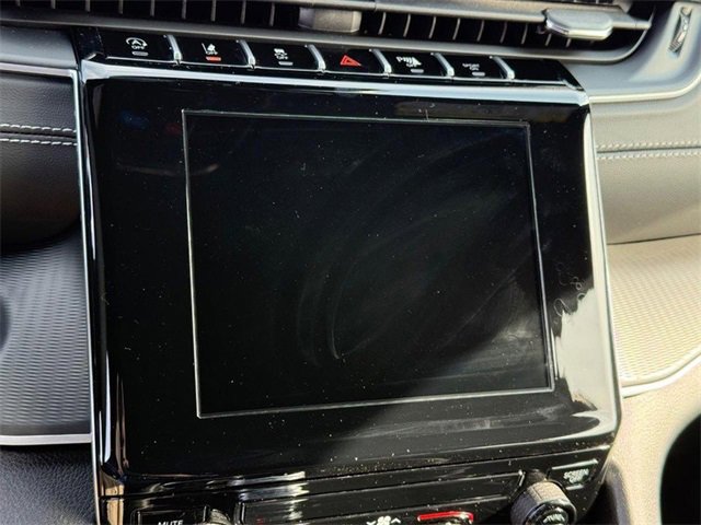 New 2025 Jeep Grand Cherokee L Laredo image 24