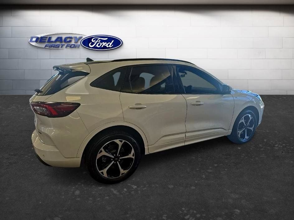 Used 2023 Ford Escape ST-Line Select w/ Tech Pack #2 AWD/4WD image 8
