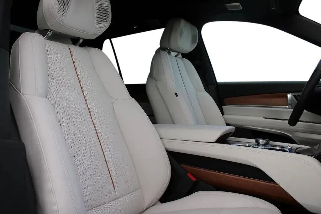 New 2026 Cadillac Vistiq Luxury image 23