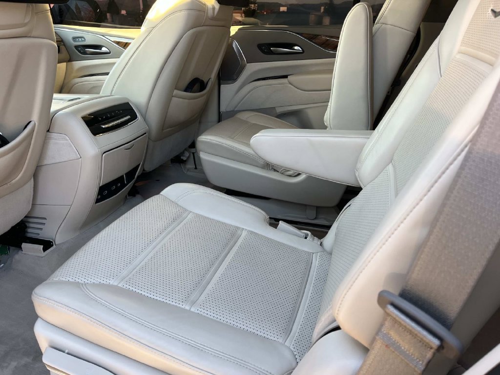 Used 2022 Cadillac Escalade Premium Luxury Platinum AWD/4WD image 22