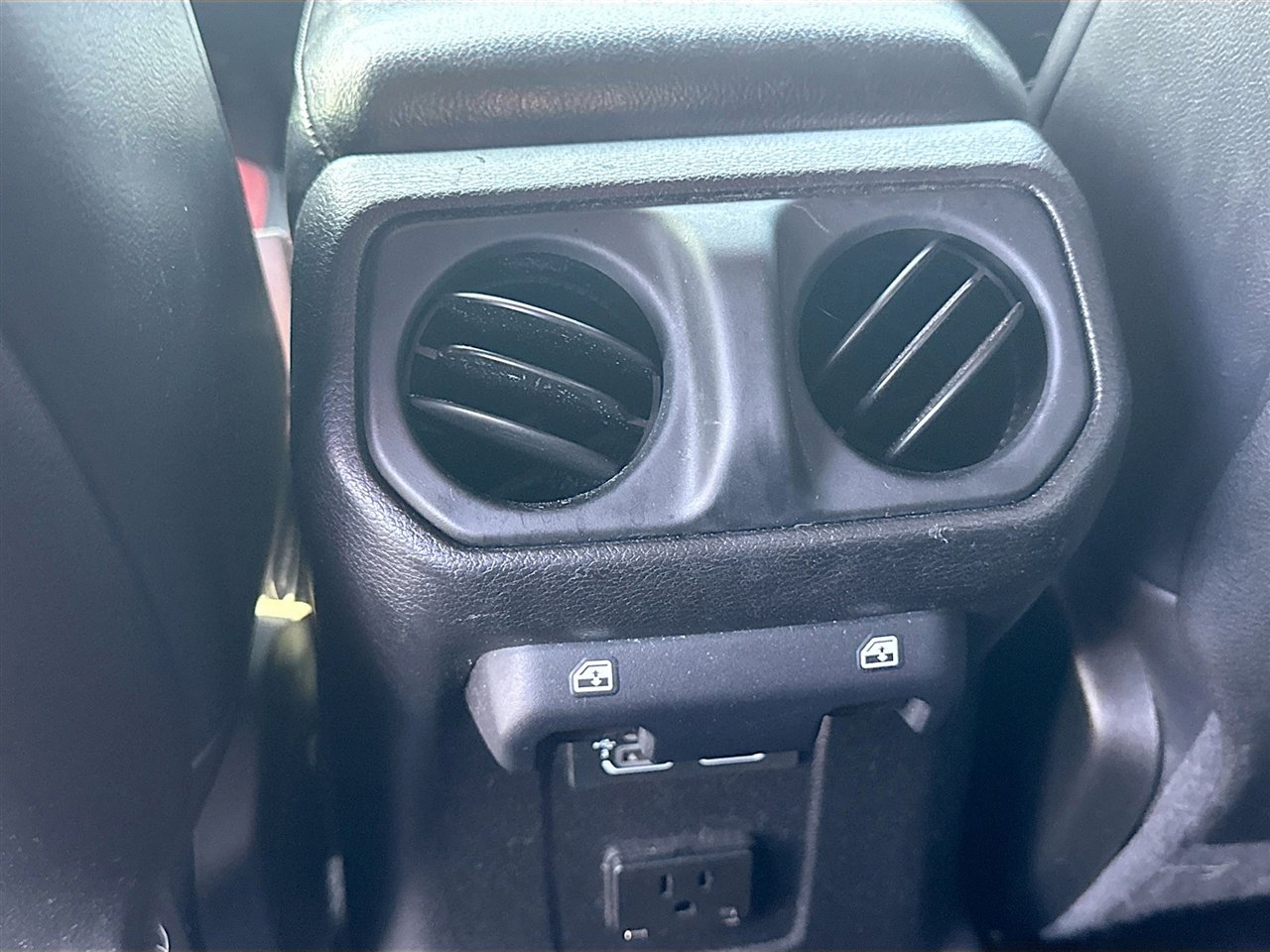 Used 2018 Jeep Wrangler Unlimited Rubicon image 25