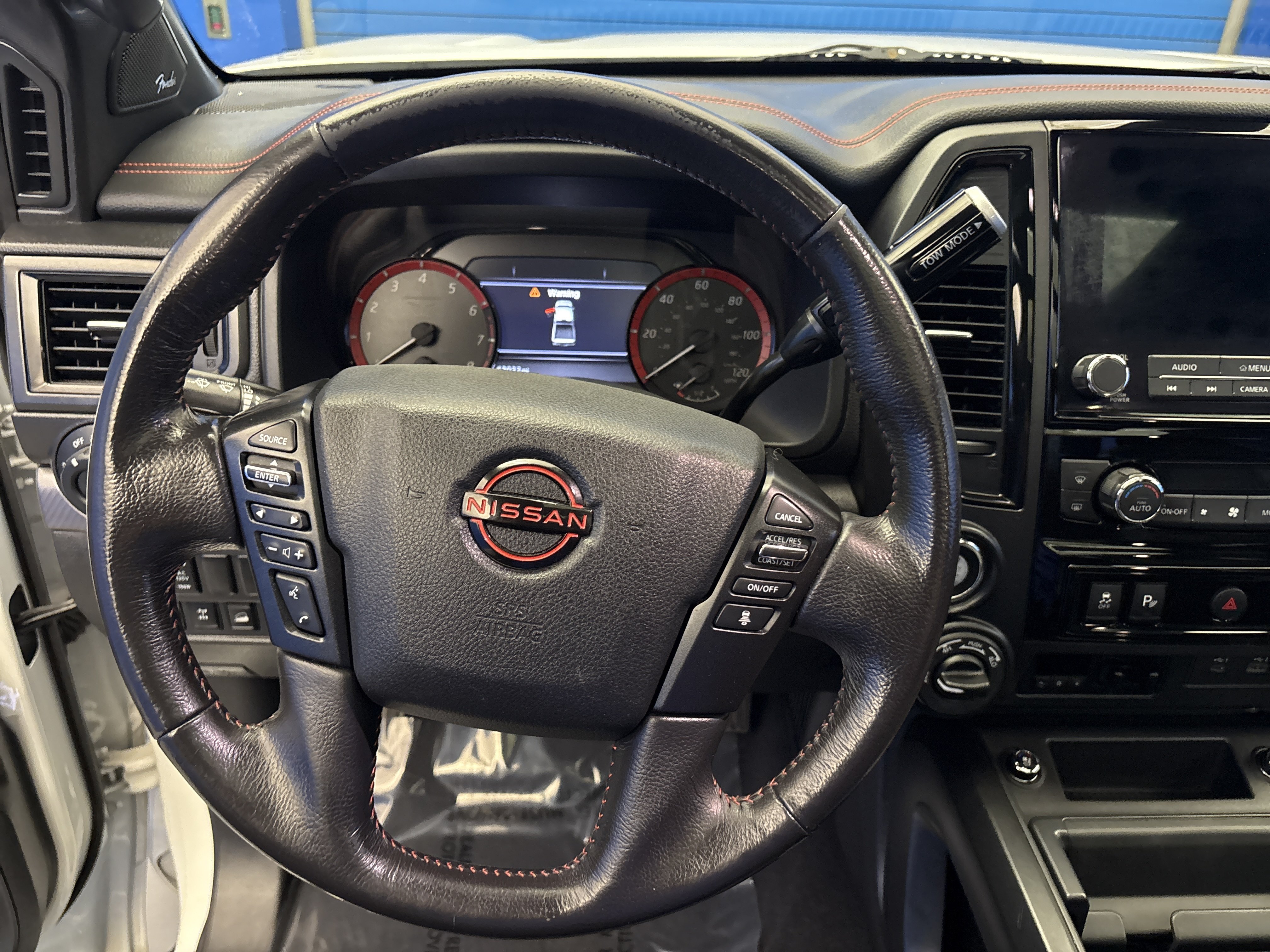 Used 2023 Nissan Titan PRO-4X w/ Pro-4x Convenience Package AWD/4WD image 15