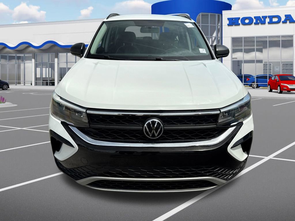 Used 2022 Volkswagen Taos S image 2