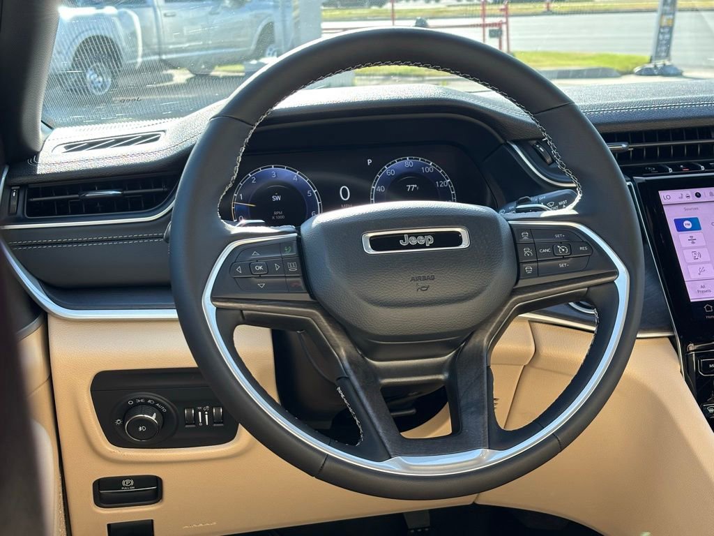 New 2025 Jeep Grand Cherokee Limited image 10