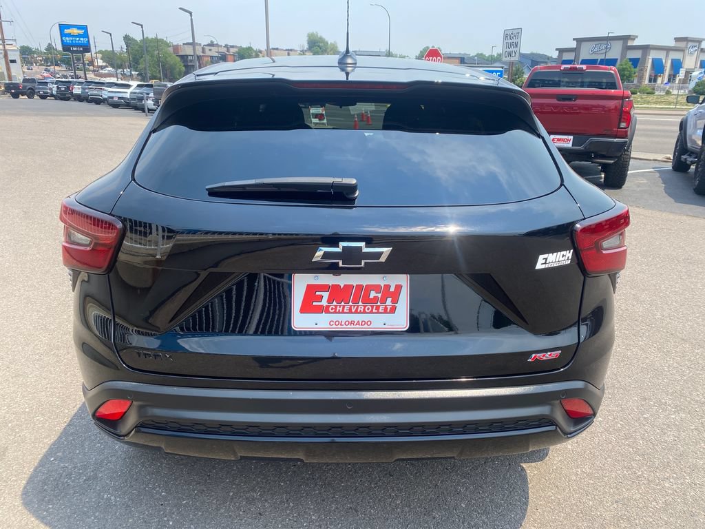 Used 2025 Chevrolet Trax RS w/ Sunroof Package FWD image 4