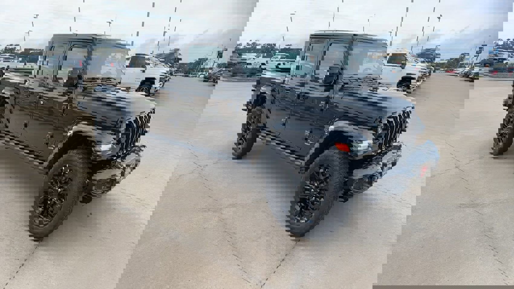 Used 2023 Jeep Gladiator Overland image 3