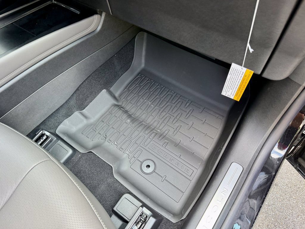 New 2025 Lincoln Corsair Grand Touring AWD/4WD image 21