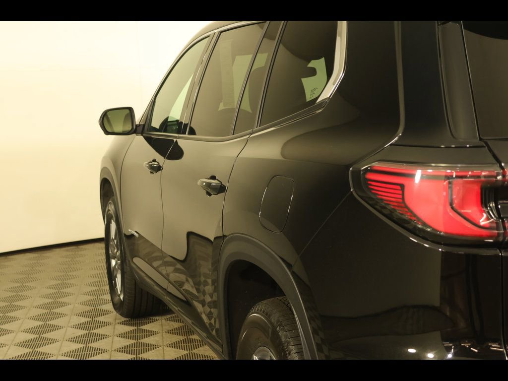 Used 2025 GMC Acadia Elevation image 18