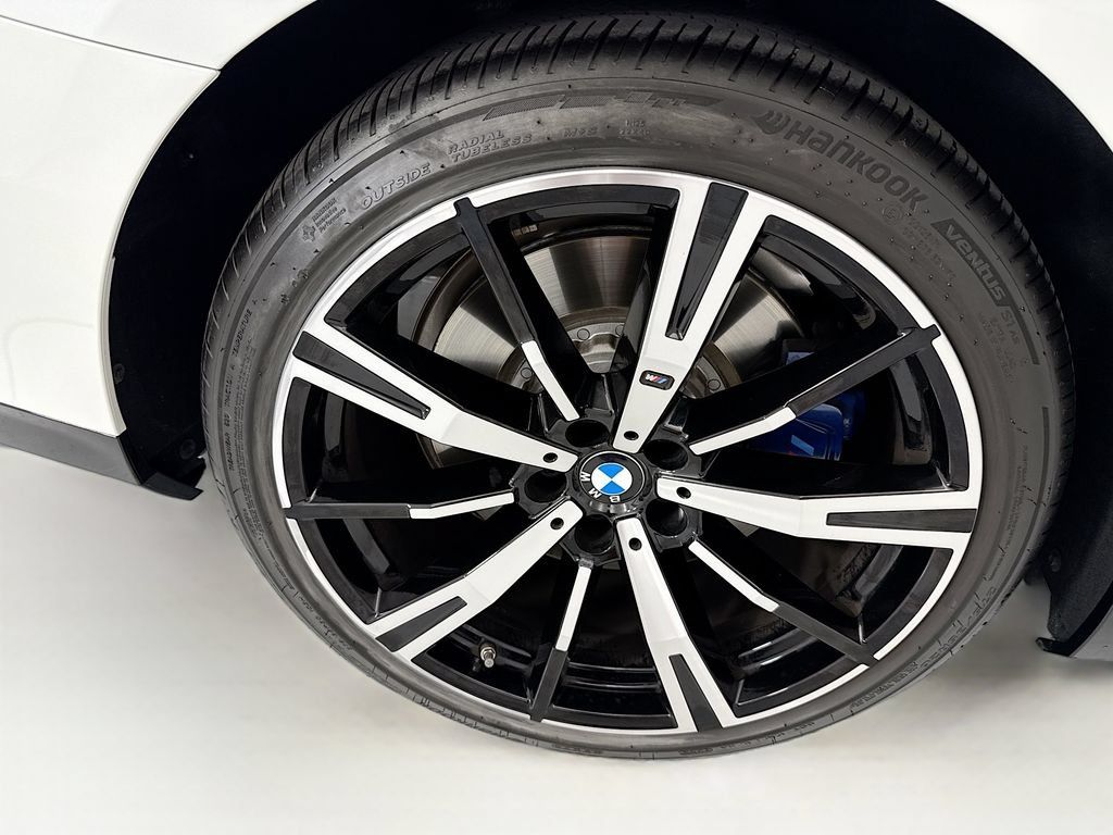 Used 2026 BMW 550e xDrive w/ Premium Package AWD/4WD image 32