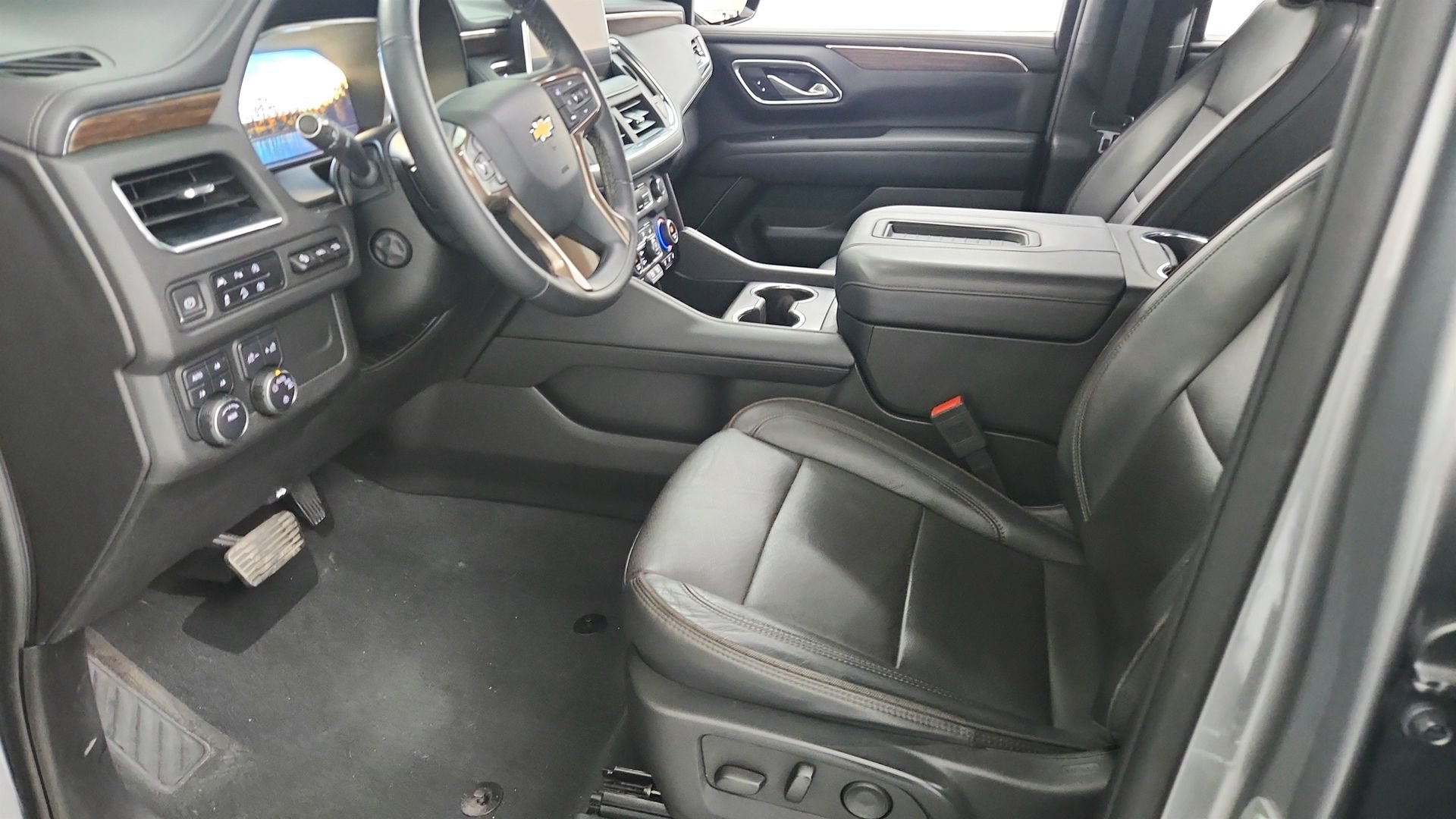 Used 2023 Chevrolet Suburban High Country AWD/4WD image 18