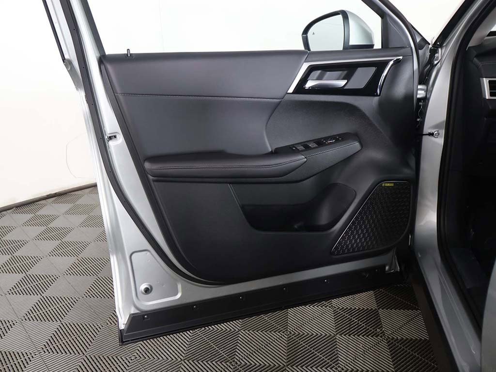 New 2025 Mitsubishi Outlander SE image 28