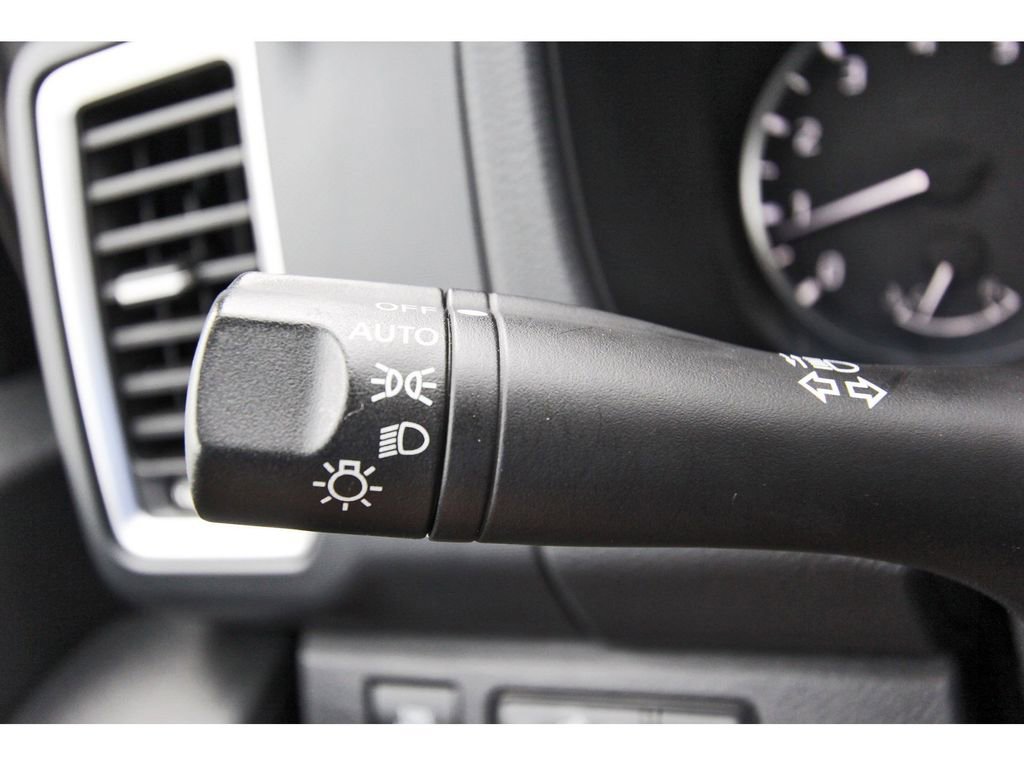 Used 2022 Nissan Frontier SV image 16