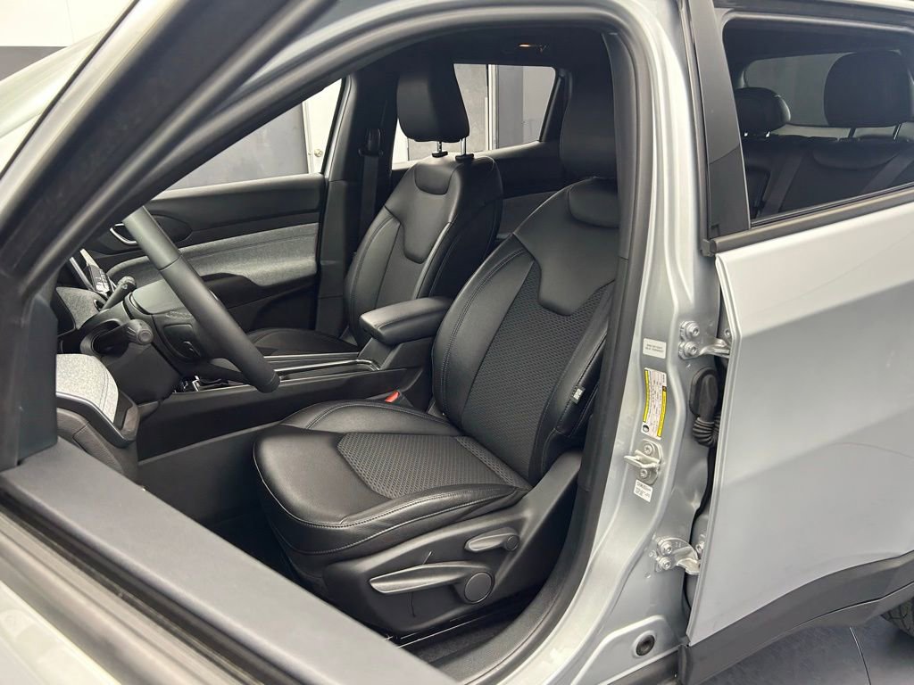 Used 2024 Jeep Compass Latitude AWD/4WD image 12