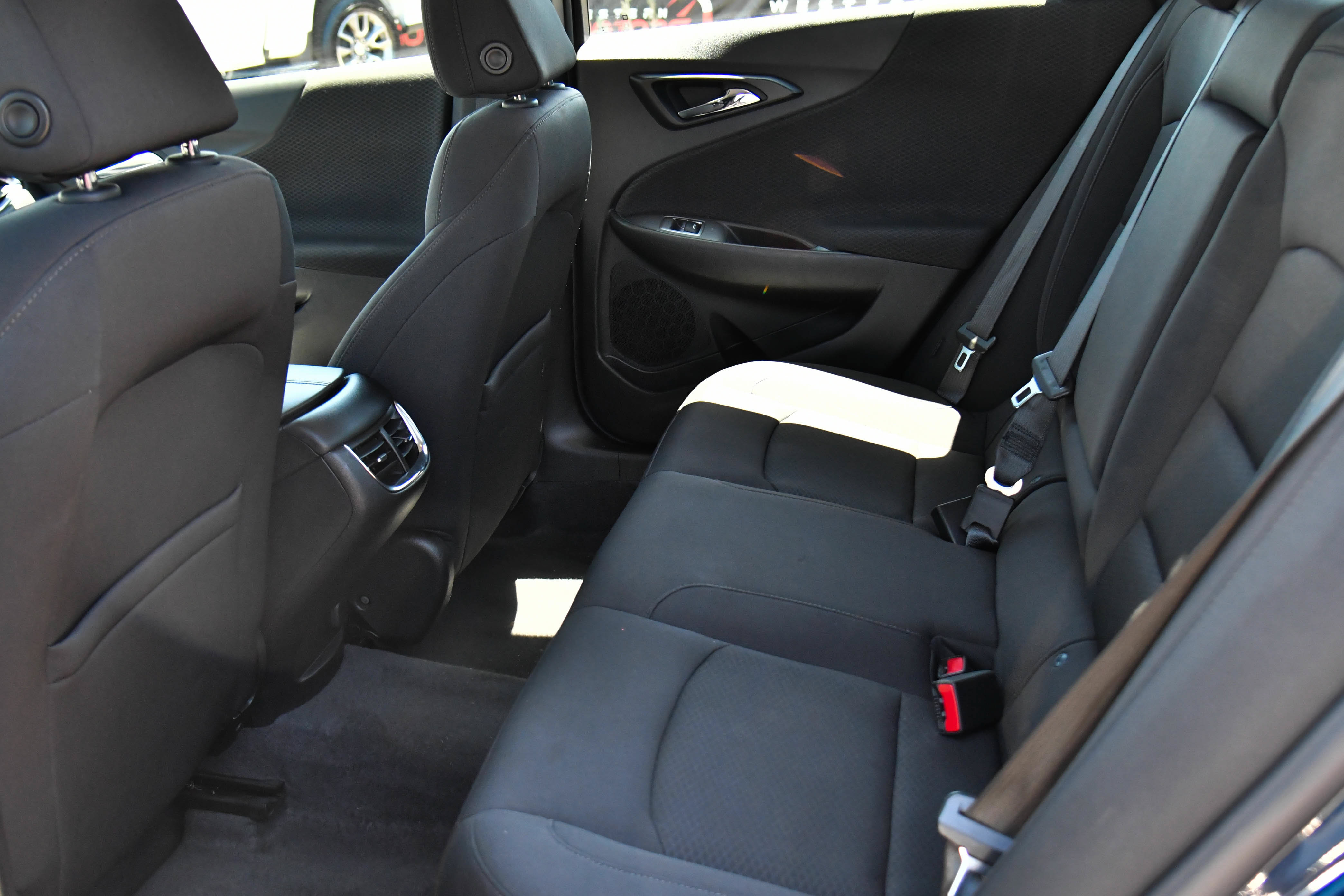 Used 2020 Chevrolet Malibu LT FWD image 34
