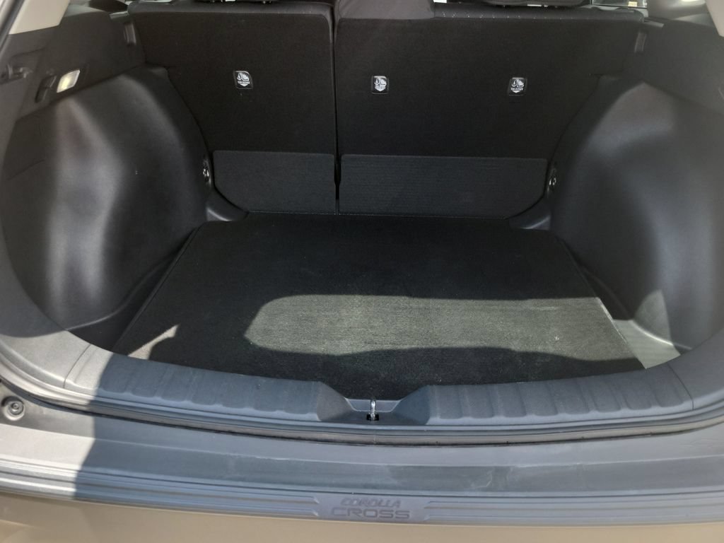 Certified 2025 Toyota Corolla Cross LE FWD image 28
