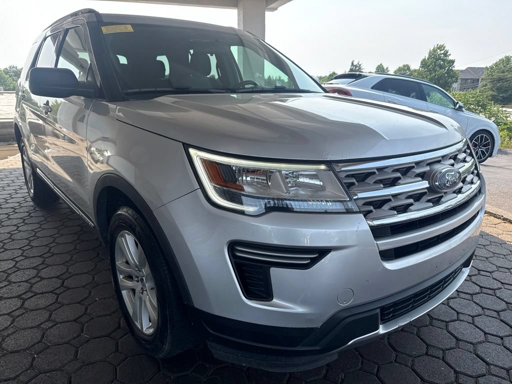 Used 2018 Ford Explorer XLT AWD/4WD image 4