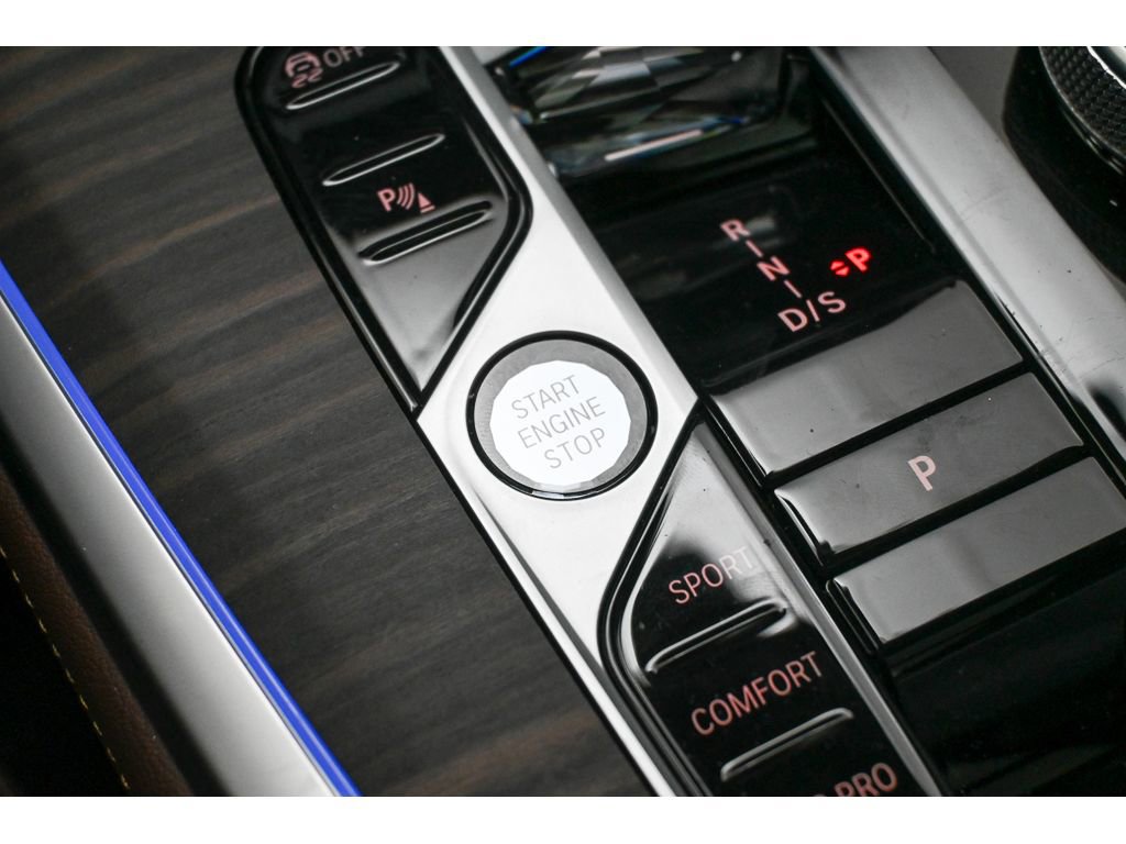 Used 2025 BMW X7 xDrive40i w/ Executive Package image 53