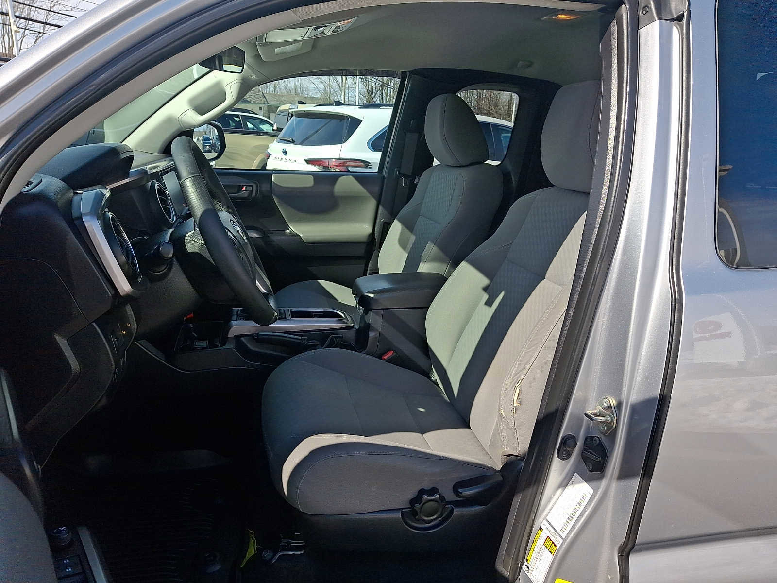 Certified 2020 Toyota Tacoma SR5 w/ SR5 Appearance Package (SM) image 16