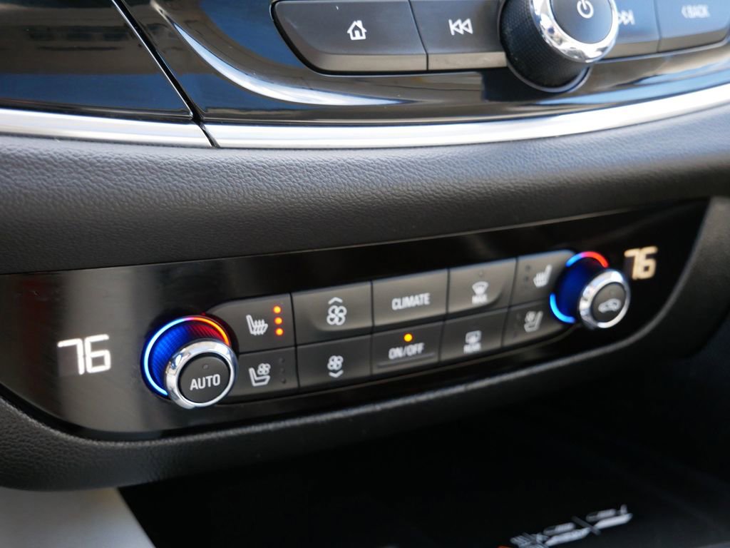 Used 2022 Buick Enclave Avenir w/ Avenir Technology Package AWD/4WD image 25