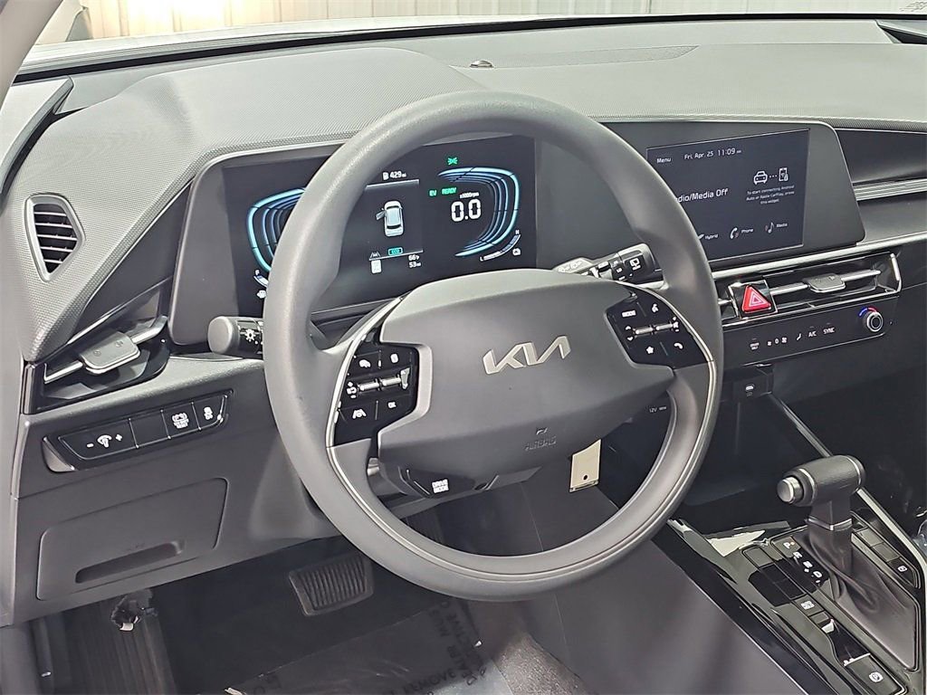 Used 2024 Kia Niro LX image 15