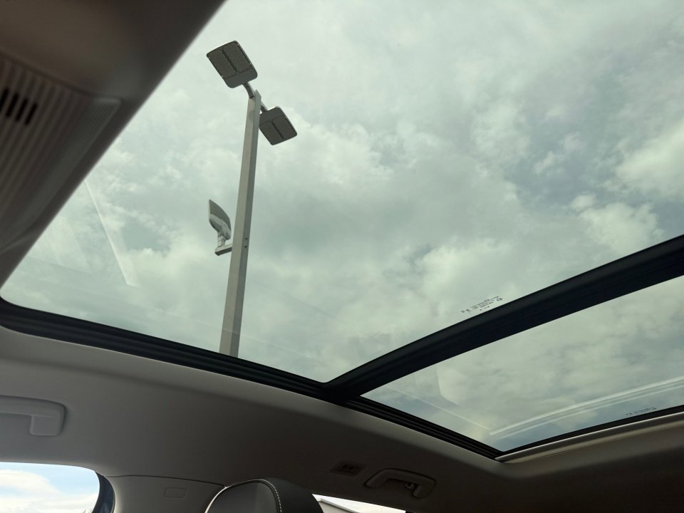 New 2026 Volkswagen Tiguan SE FWD image 21