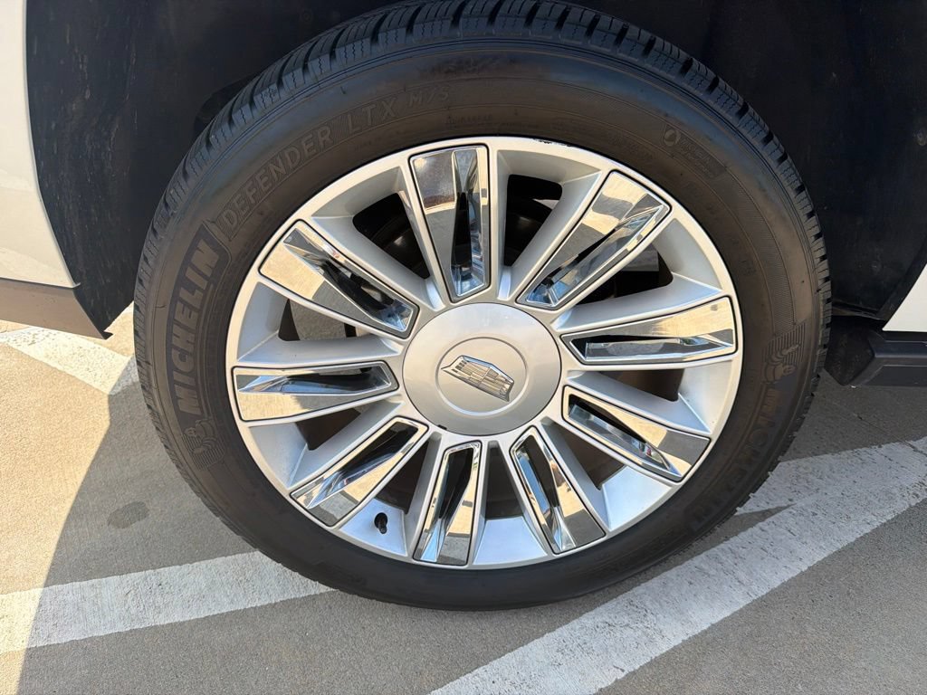 Used 2017 Cadillac Escalade Platinum AWD/4WD image 6