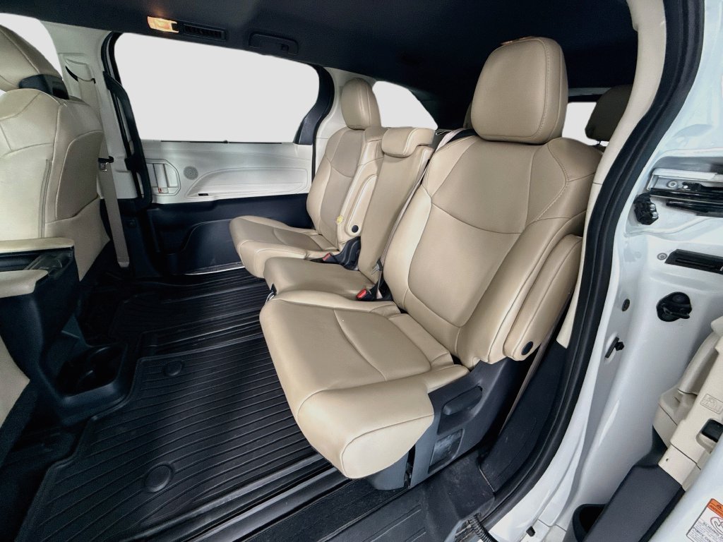 Used 2021 Toyota Sienna XLE FWD image 21