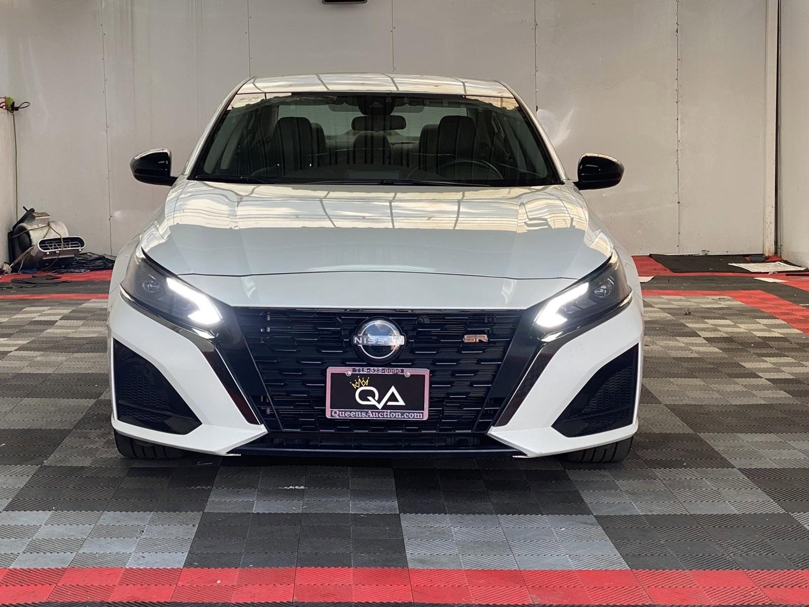 Used 2024 Nissan Altima 2.5 SR FWD image 2