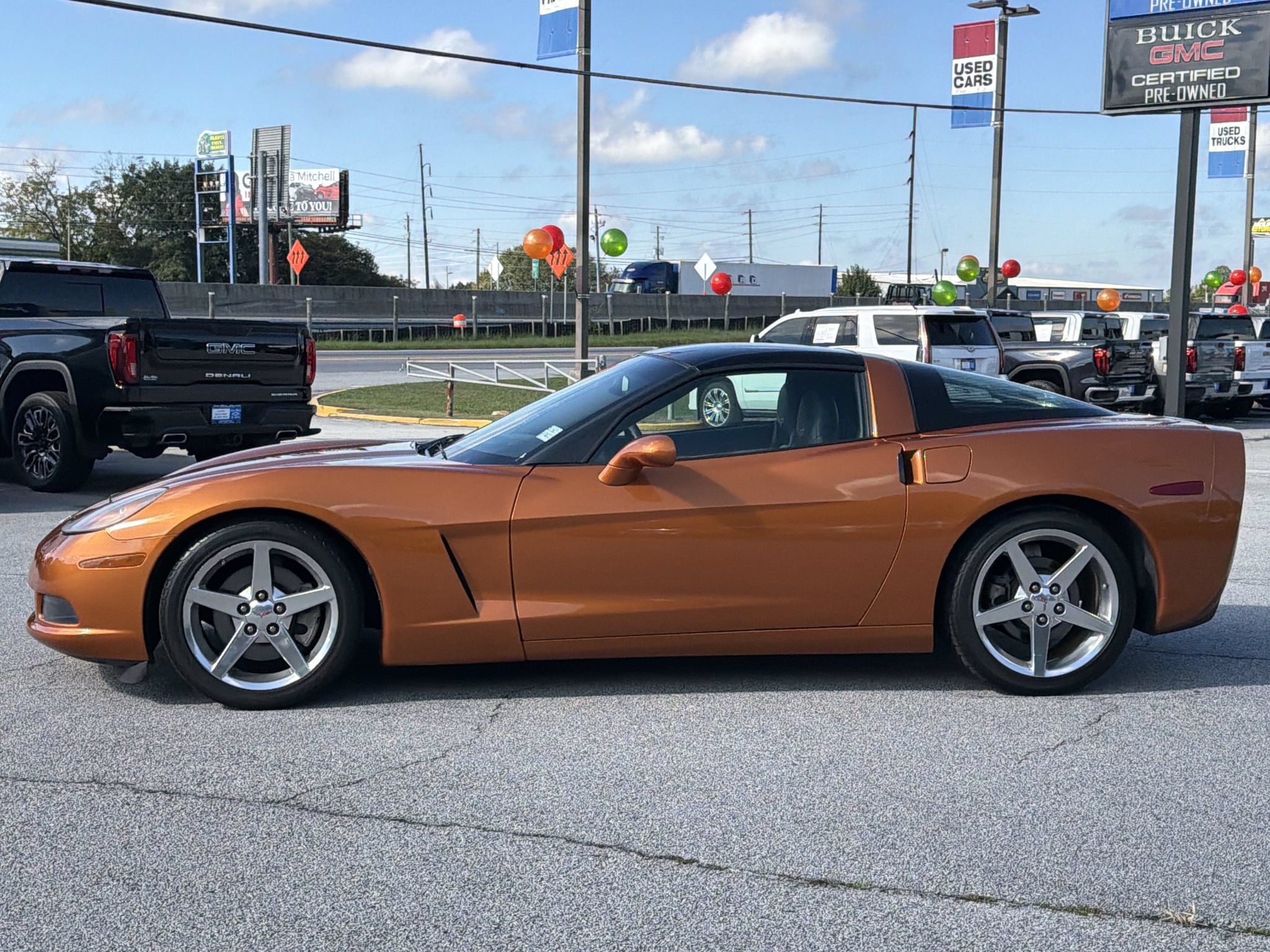 Used 2007 Chevrolet Corvette Coupe w/ Preferred Equipment Group RWD image 2