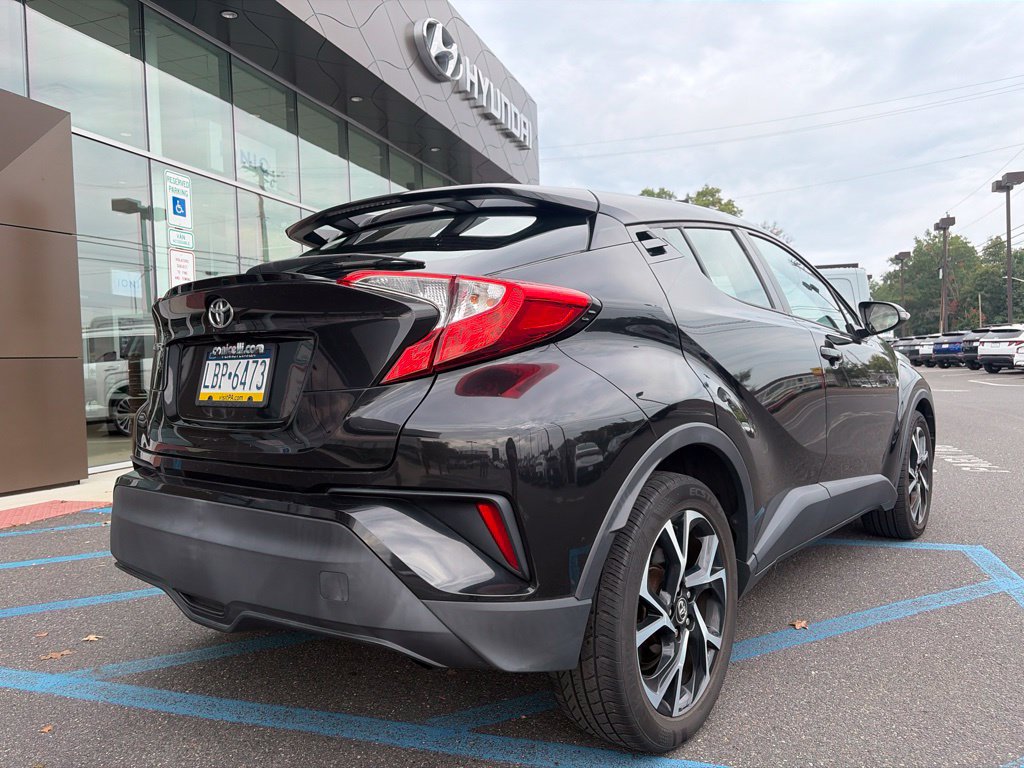 Used 2019 Toyota C-HR XLE FWD image 5