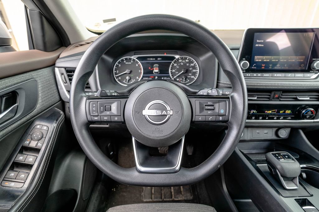 Used 2023 Nissan Rogue SV image 14