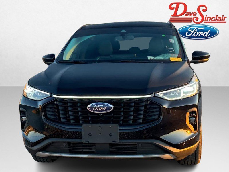 Used 2024 Ford Escape Platinum w/ Premium Technology Package image 2