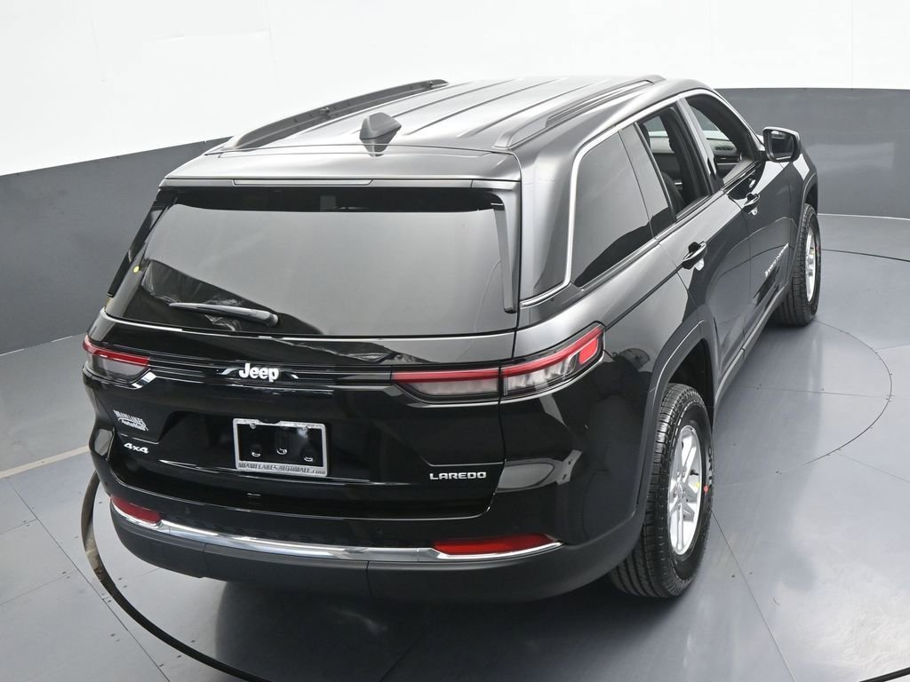 Used 2025 Jeep Grand Cherokee Laredo AWD/4WD image 44