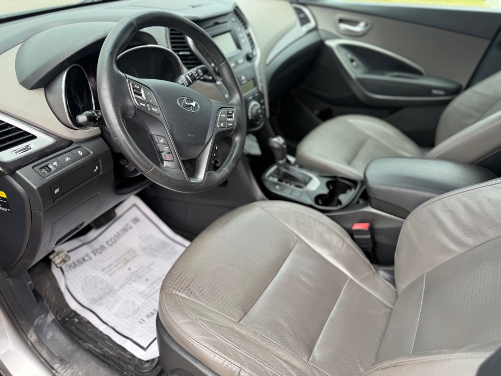 Used 2014 Hyundai Santa Fe GLS image 9