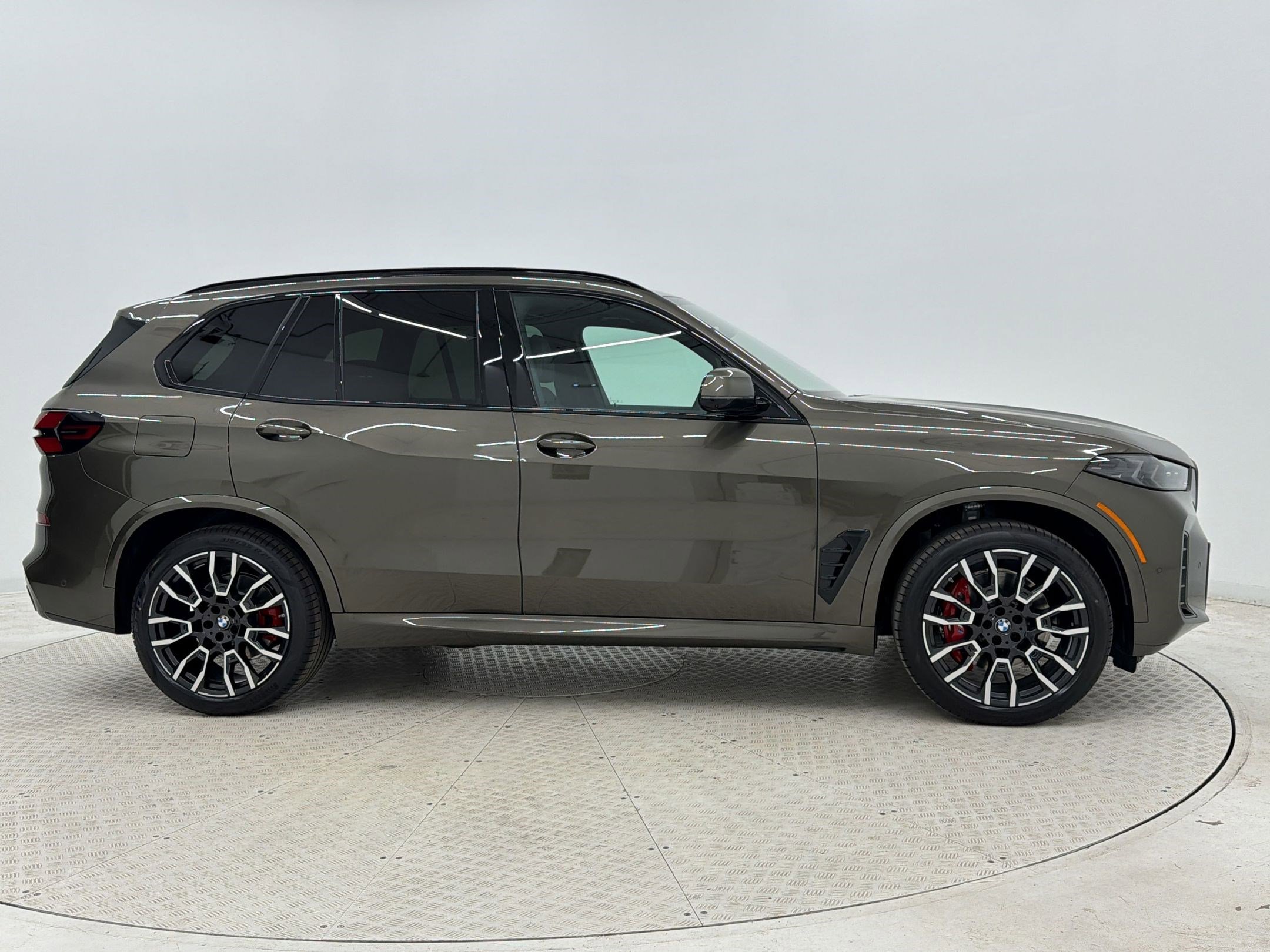 New 2026 BMW X5 xDrive40i w/ M Sport Package AWD/4WD image 8