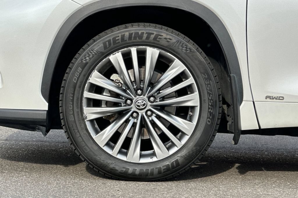 Used 2021 Toyota Highlander Platinum AWD/4WD image 32